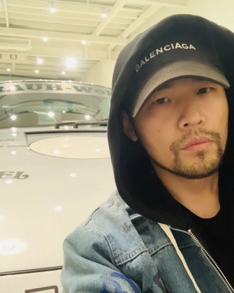 日前周杰倫留著鬍子，看起來頗有男人味。圖／截取自周杰倫IG