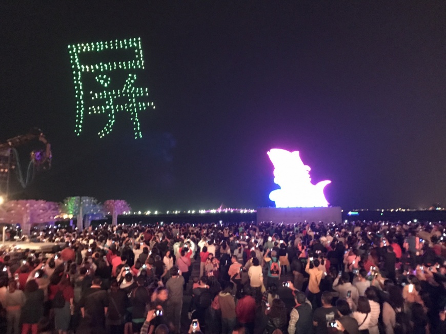 台灣首次!300架無人機空中燈光秀 台灣燈會驚艷國際