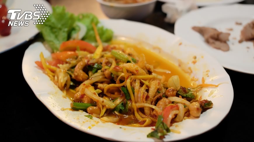 專家建議剩飯應充分加熱方可食用；而蔬菜盡量趁新鮮吃，否則容易產生致癌物亞硝胺。示意圖／TVBS