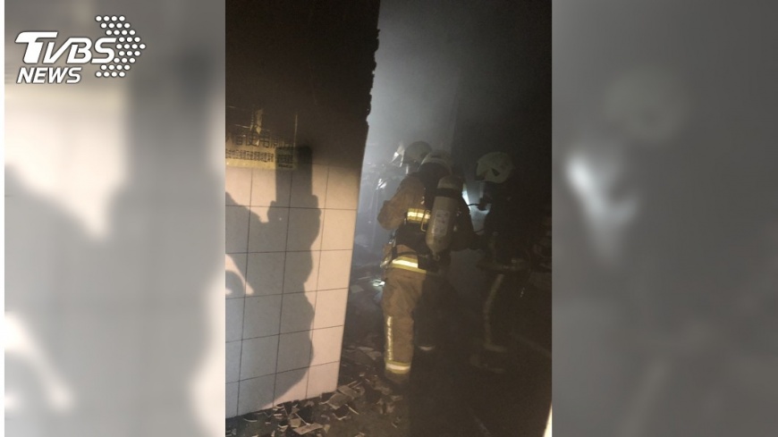 高雄福山國中教室竄火 2千師生緊奔操場