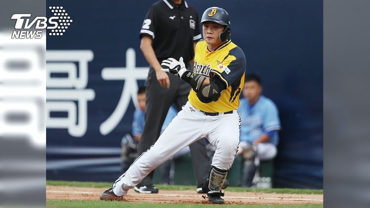 彭政閔2000安出爐!史上第2人 恰爸很感動