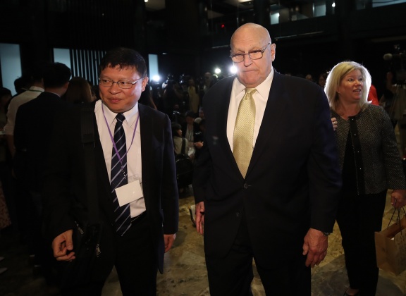 中國嗆制裁對台軍售美企 前副國務卿阿米塔吉:說說而已