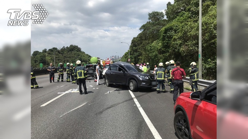 國道3號曳引車撞4車 釀1死4傷