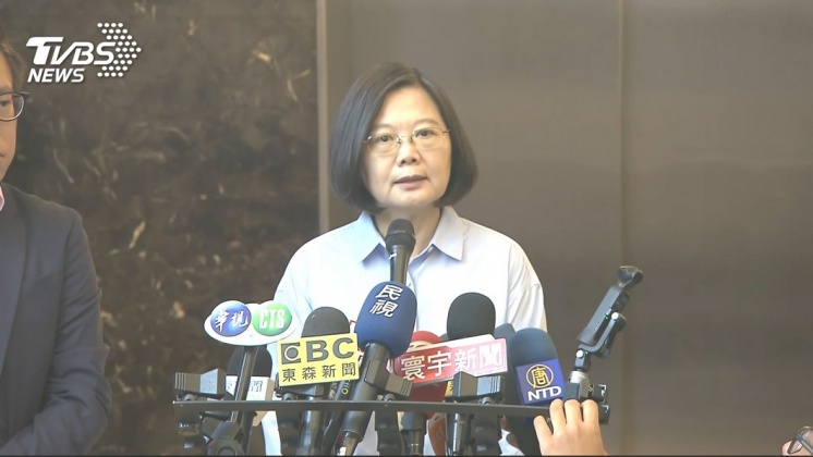 學歷論文疑雲　蔡總統：真的事情是假不了的