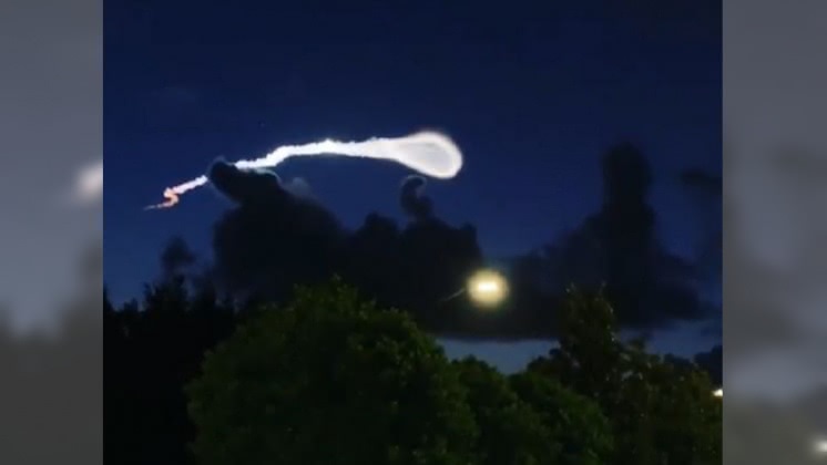 佛州現蝌蚪狀神秘白光 網友:外星人來了