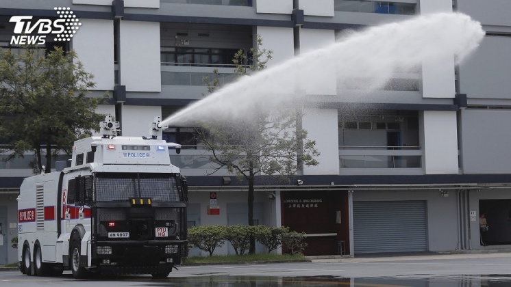 香港鎮暴升級! 港警新購水炮車隨時上陣