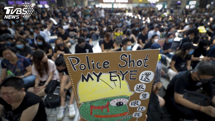 射彈眼角讓少女毀容 港人怒火全面升級