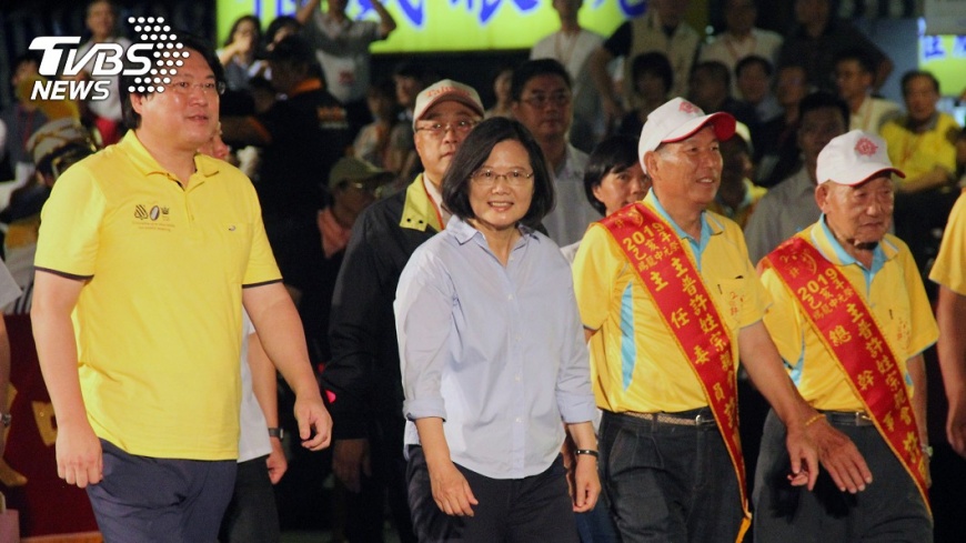 基隆中元放水燈遊行 總統:基隆正在脫胎換骨