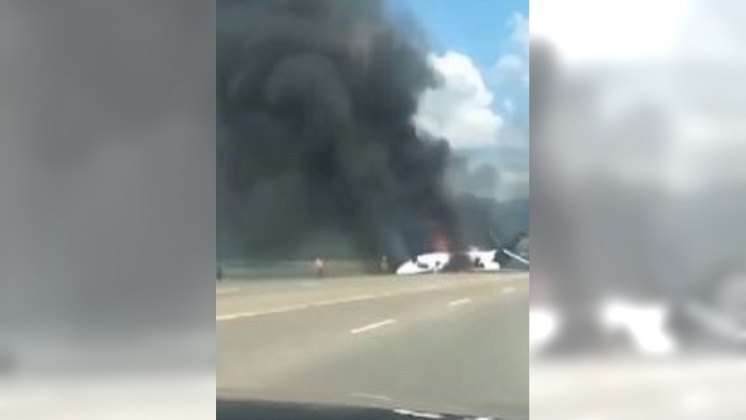 傳奇車手躲死劫! 私人飛機墜毀全家獲救