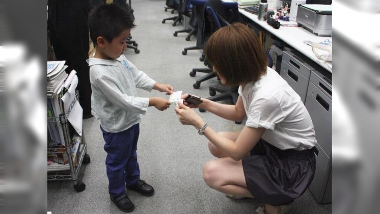 日企暑假超猛體驗 小孩遞名片、出嫁信唸到哭