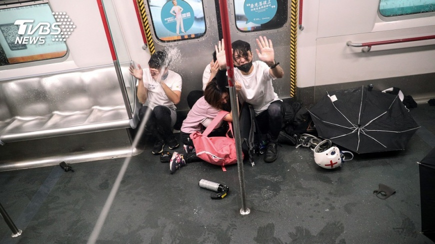 港版屍速列車? 831警衝車廂無差別暴打市民