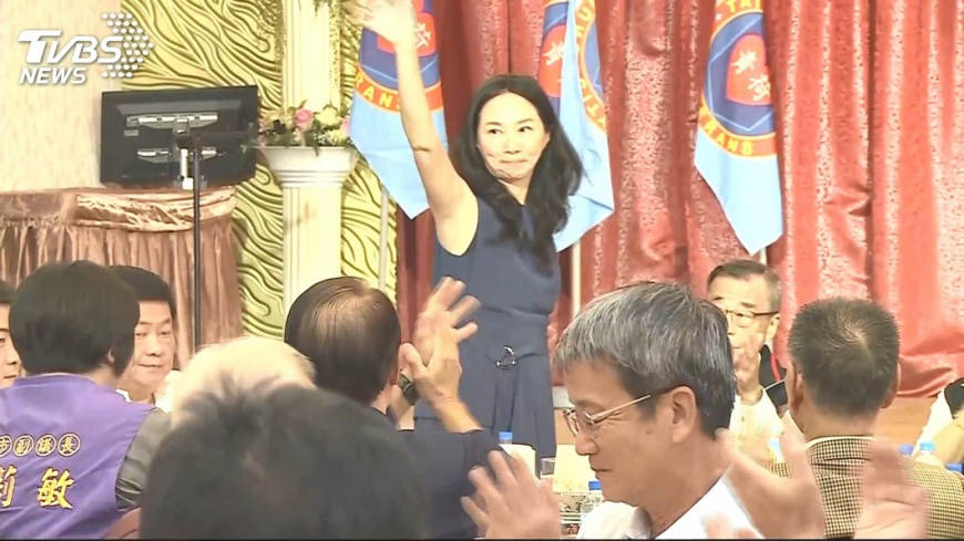 李佳芬6日「代夫出征」跑行程。圖/TVBS