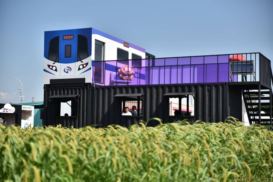 這台捷運能吃東西? 夢幻玻璃屋在桃園農博登場!
