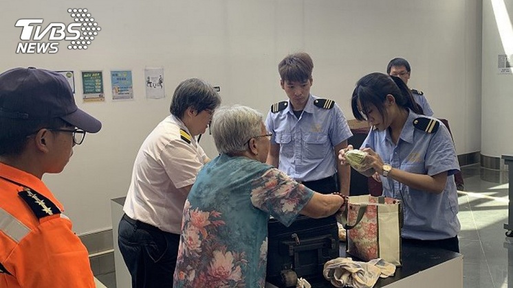 海關涉收賄放行中國農產品　公懲會判撤職