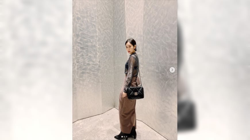 Albee婚禮穿搭帥氣又不失女人味。(圖/翻攝自Albee IG)