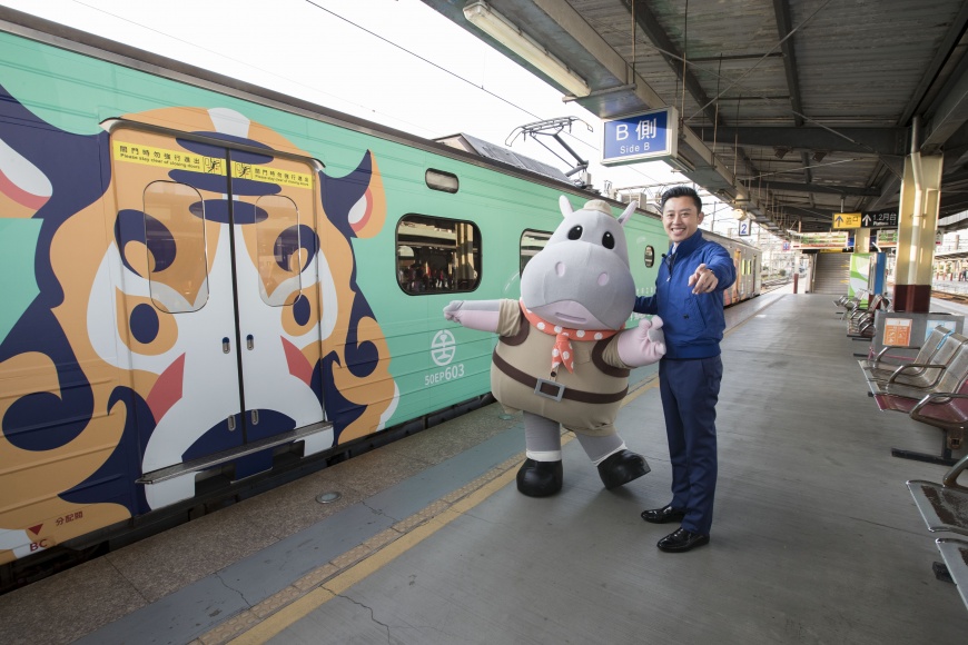 鐵道迷別錯過!新竹六家線動物園彩繪列車「坐到賺到」
