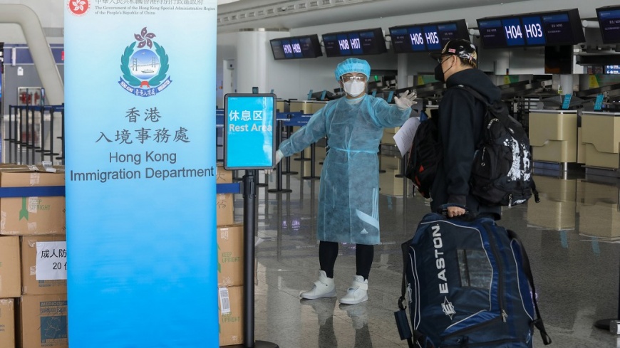 香港包機接湖北港人返家 1人發燒未能登機
