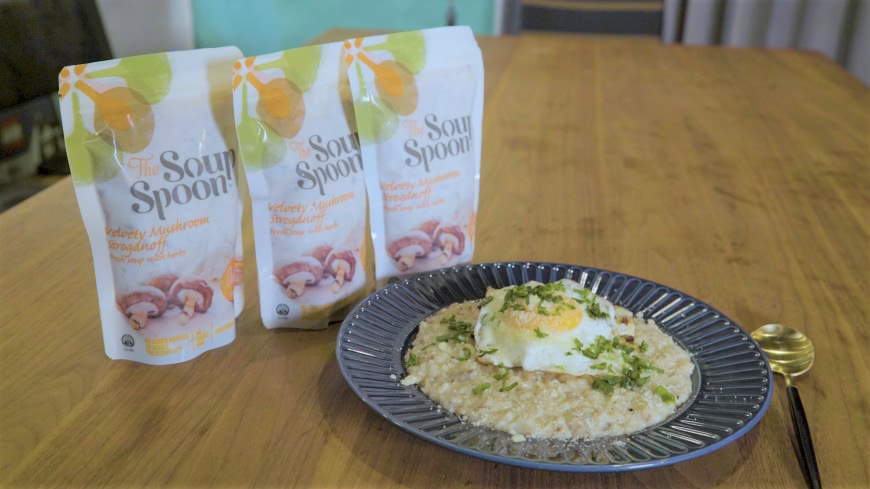 用「匙碗湯即食湯包」在家輕鬆做出飯店級蘑菇燉飯