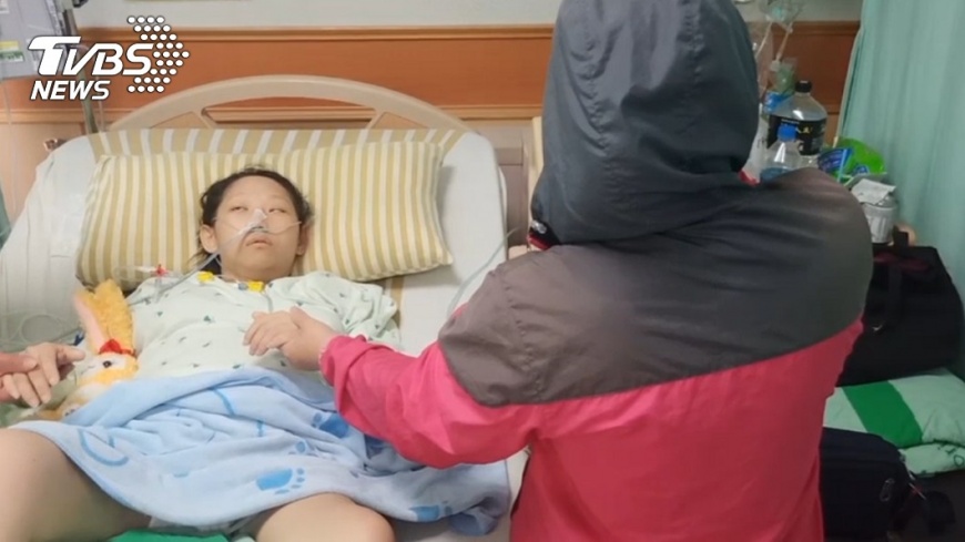 洪女與母親團聚。（圖／TVBS）