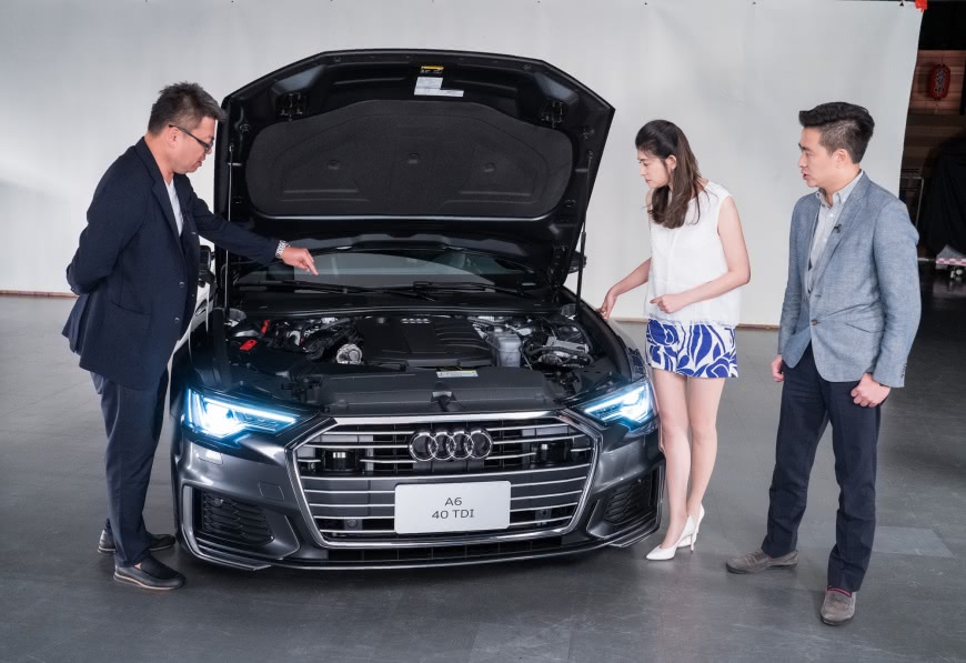楊欣儒:40 TDI是目前A6 Avant車系主打的動力,是以2.0 TDI柴油渦輪引擎搭配12V輕油電,具有204匹最大馬力以及40.8公斤米最高扭力,還可以降低二氧化碳排放。