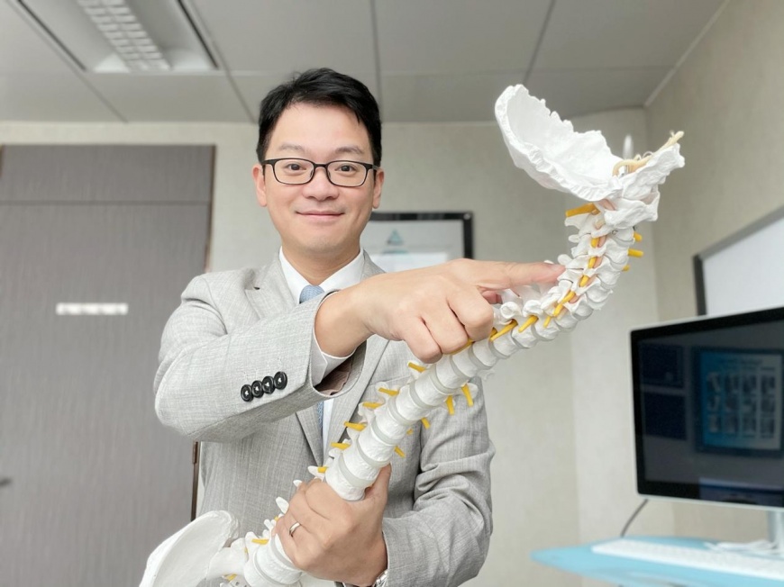 脊醫醫治頑劣低頭症 榮登國際權威期刊
