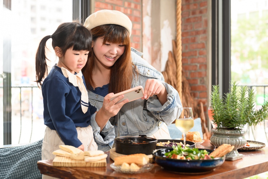 Influenxio 曾經於單一專案吸引千名符合條件的微網紅報名，並協助品牌主於四週內完成單一專案超過 200 位微網紅合作
