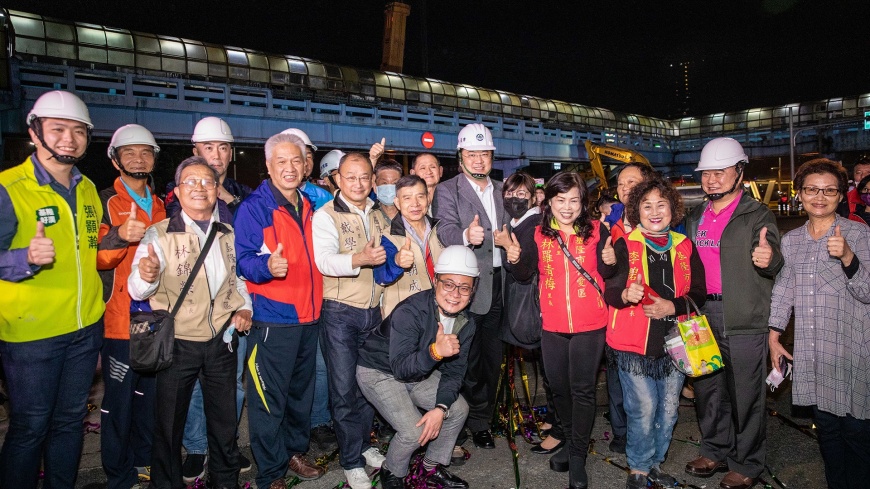 基一信橋48小時不斷電拆除Action! 林右昌和民眾見證城市翻新啟動