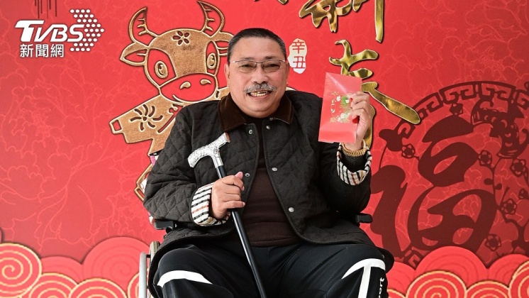 陳松勇今年1月現身台視領取禮券。(圖/台視提供)