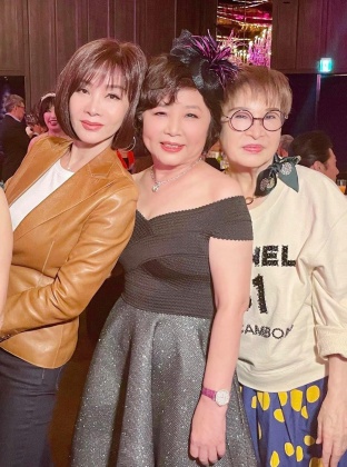 林心如媽媽（圖中）歡慶70歲生日，陳美鳳到場祝賀。（圖／翻攝自陳美鳳臉書）