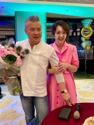 郁方與老公感情甜蜜。(圖/翻攝自郁方臉書)