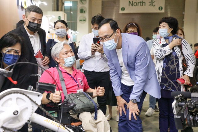 國民黨前主席朱立倫目前仍未宣布是否再次角逐黨魁。(圖/朱立倫辦公室提供)