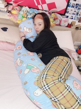 小甜甜透露懷孕後期「女兒相當不安分」越來越活潑。(圖/翻攝自小甜甜IG)