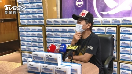 吳宗憲先前捐贈快篩試劑。(圖/TVBS資料照)