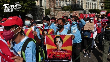 各地緬甸人民都在為翁山蘇姬請命。(圖/達志影像 路透社)