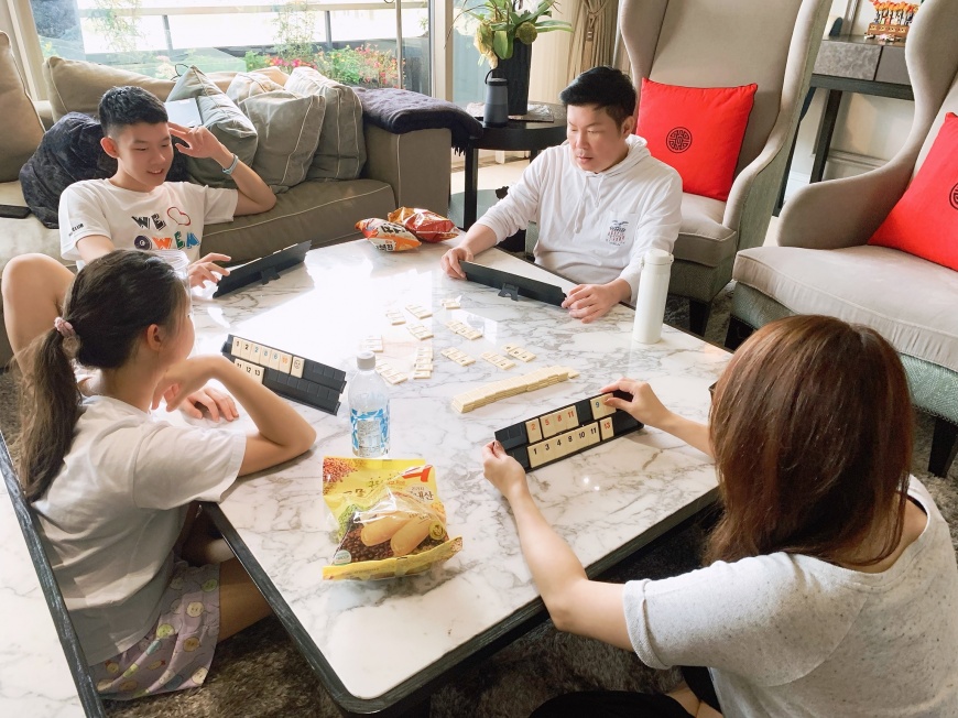 曾國城罕見曝光豪宅內部。(圖/翻攝自曾國城臉書)