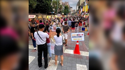 網友PO寧夏夜市人流照引論戰。(圖/翻攝自爆料公社(官方粉專專屬))