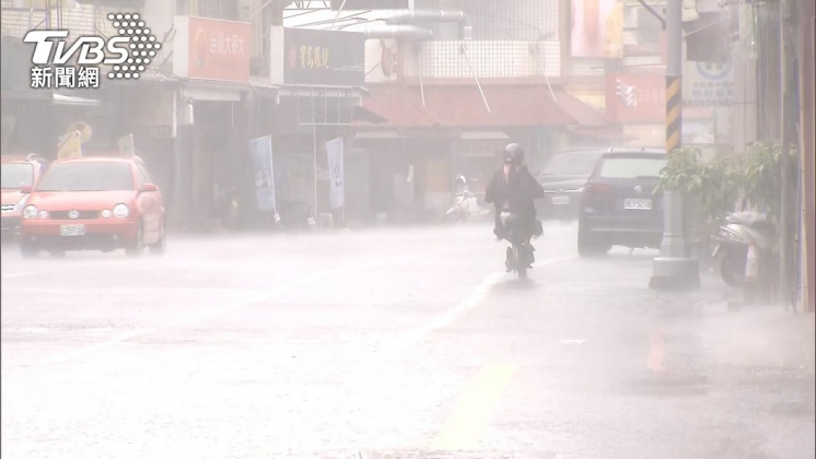 豪雨成災。(圖/TVBS)