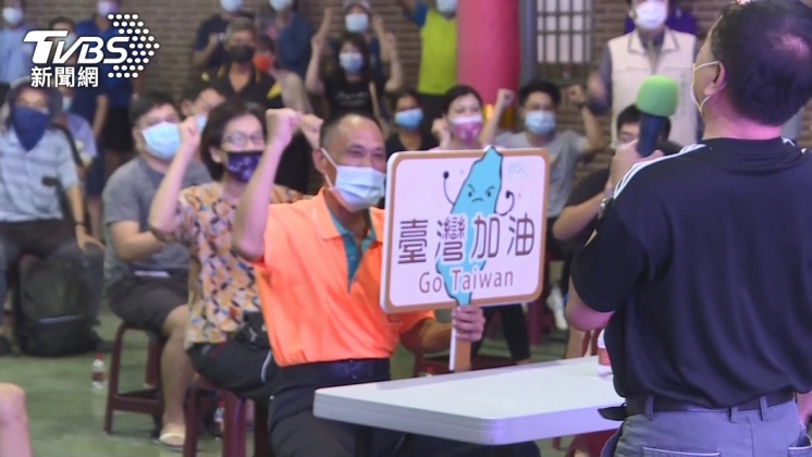 鄭怡靜父親為女兒加油。（圖／TVBS）