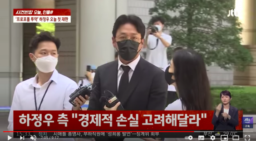 河正宇昨日出庭。(圖/翻拍自YouTube@JTBC News)