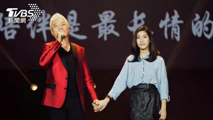 巫詠歡15歲就隨父親登上台北小巨蛋。(圖/福茂唱片提供)