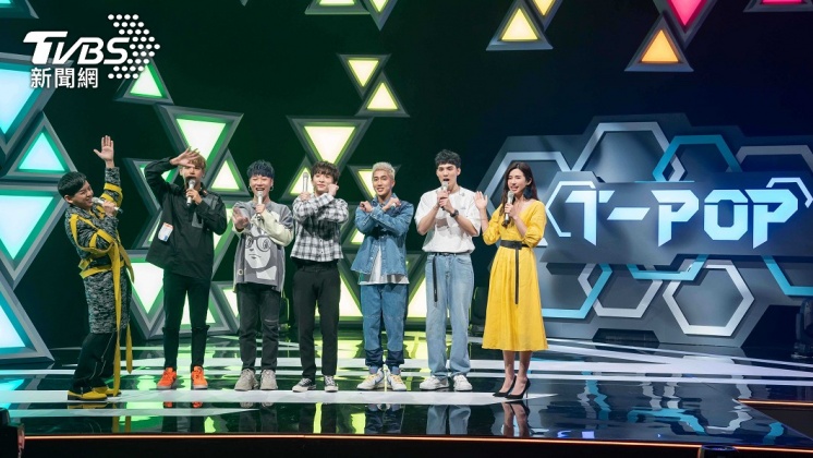 五堅情錄華語音樂資訊全新節目《#T-POP我們聽大的!!》。(圖/TVBS)