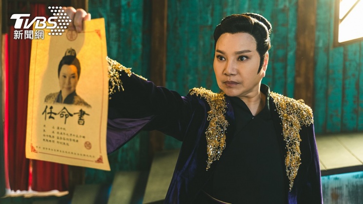 唐美雲飾演《孟婆客棧》老闆萬千帆。(圖/公視台語台提供)