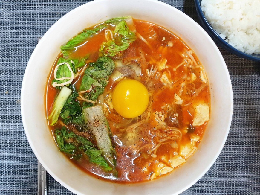 家樂福自有品牌韓式泡菜Kimchi「辛奇」 網友熱議分享推薦。(圖/翻攝家樂福Carrefour商品網友真心話)