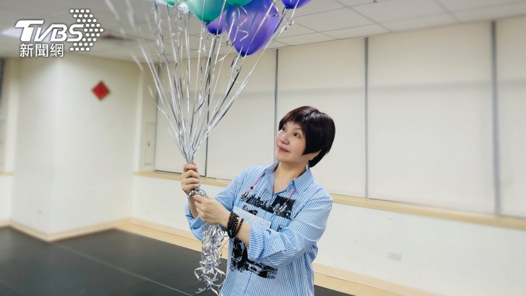 唐美雲難忘57歲生日。(圖/大愛電視台提供)