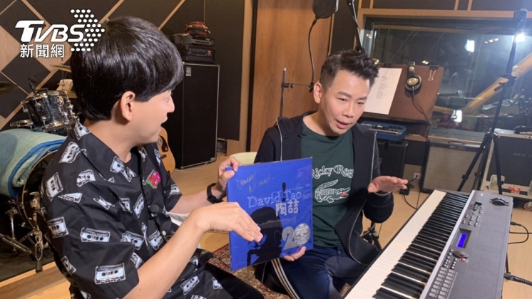 《#T-POP我們聽大的!!》邀請到陶喆擔任來賓。(圖/TVBS)