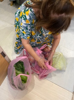萁媽收到一大堆菜。(圖/萁媽提供)