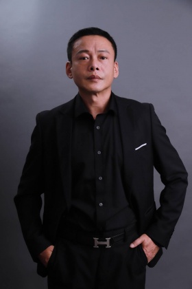 李康生在電影《山中森林》中飾演黑道大哥。(圖/導演提供)