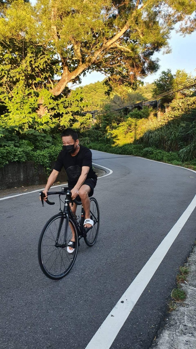 李康生近期經常騎車跑山。(圖/導演提供)