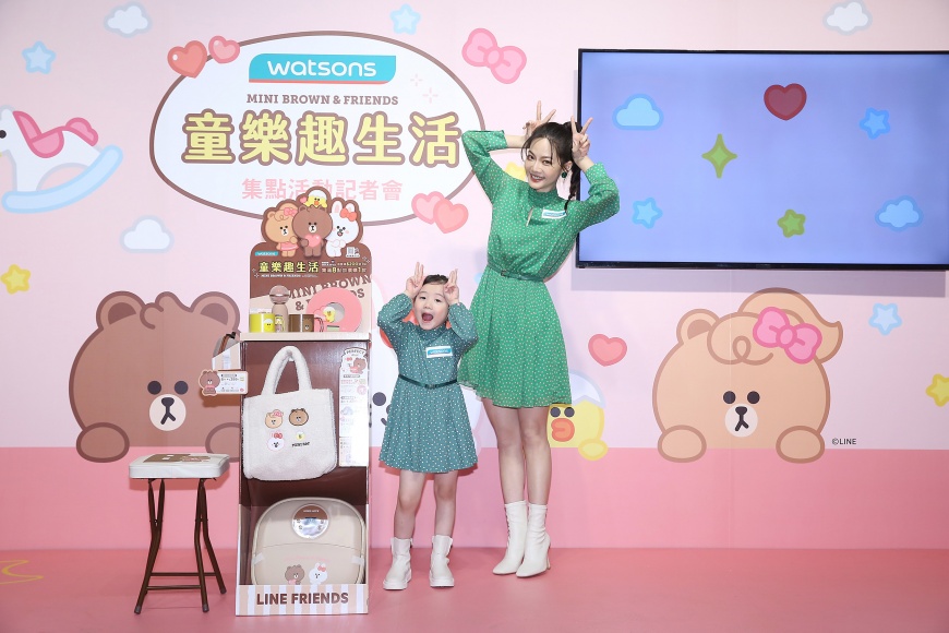 曾之喬在廣告中與小童星有許多可愛的互動。（圖／台灣屈臣氏提供）