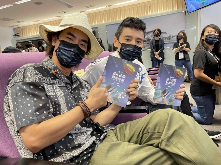 從未合作過的邱志宇、柯有倫,首次同框就聊得相當投緣。(圖/海鵬提供)